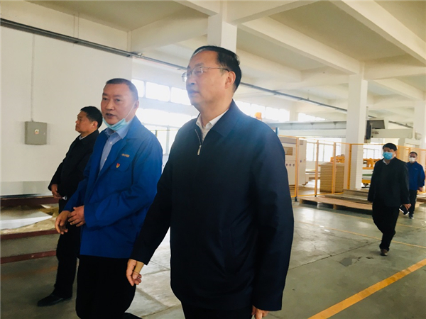 3月24日下午，来安县县委书记孙永进一行莅临扬子安防和扬子热能，深入调研企业复工复产情况。